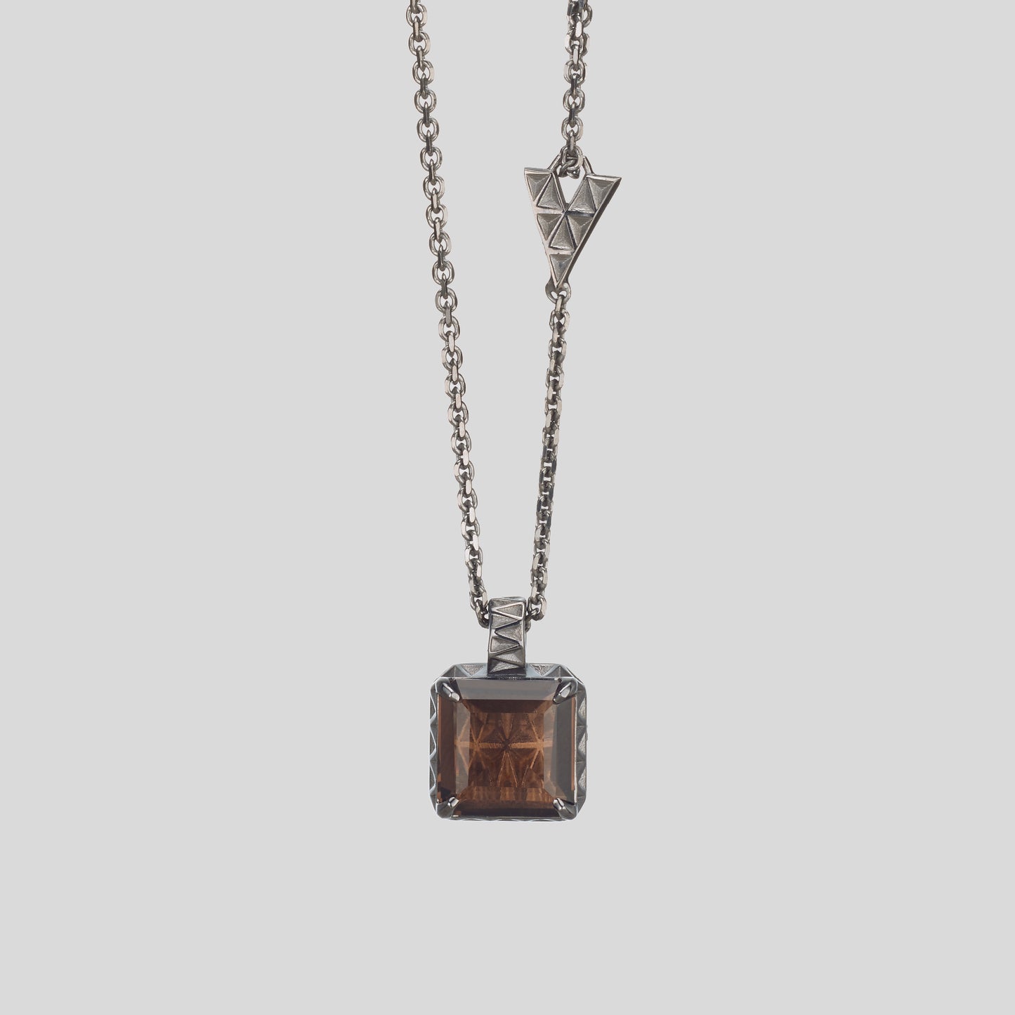 Collana V Prisma Square