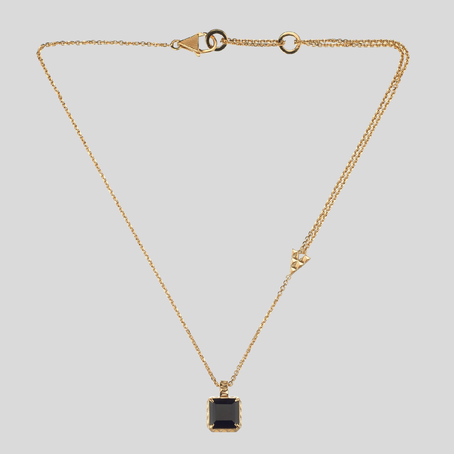 Collana V Prisma Square