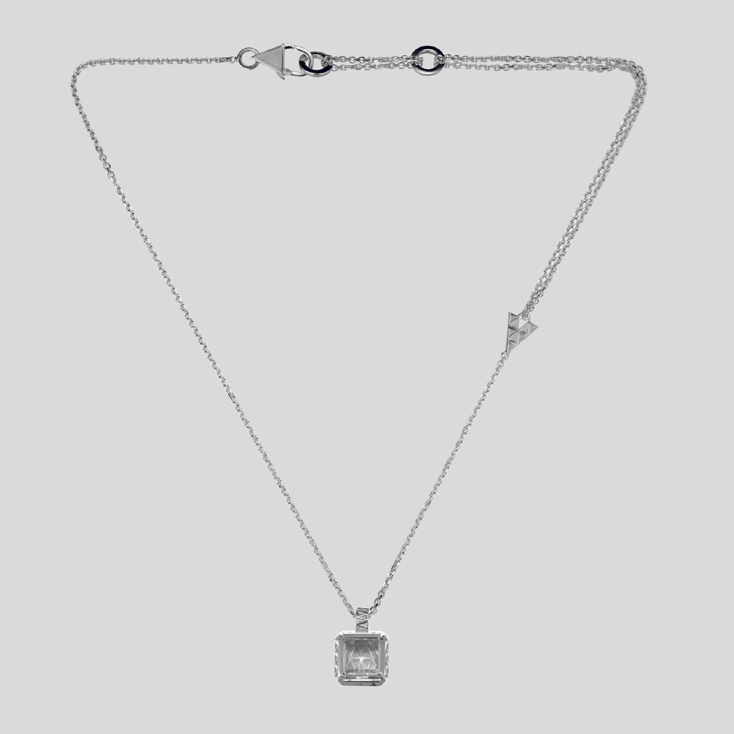 Collana V Prisma Square
